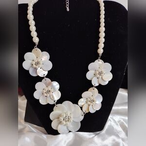 Vintage Mother Of Pearl Flower Necklace